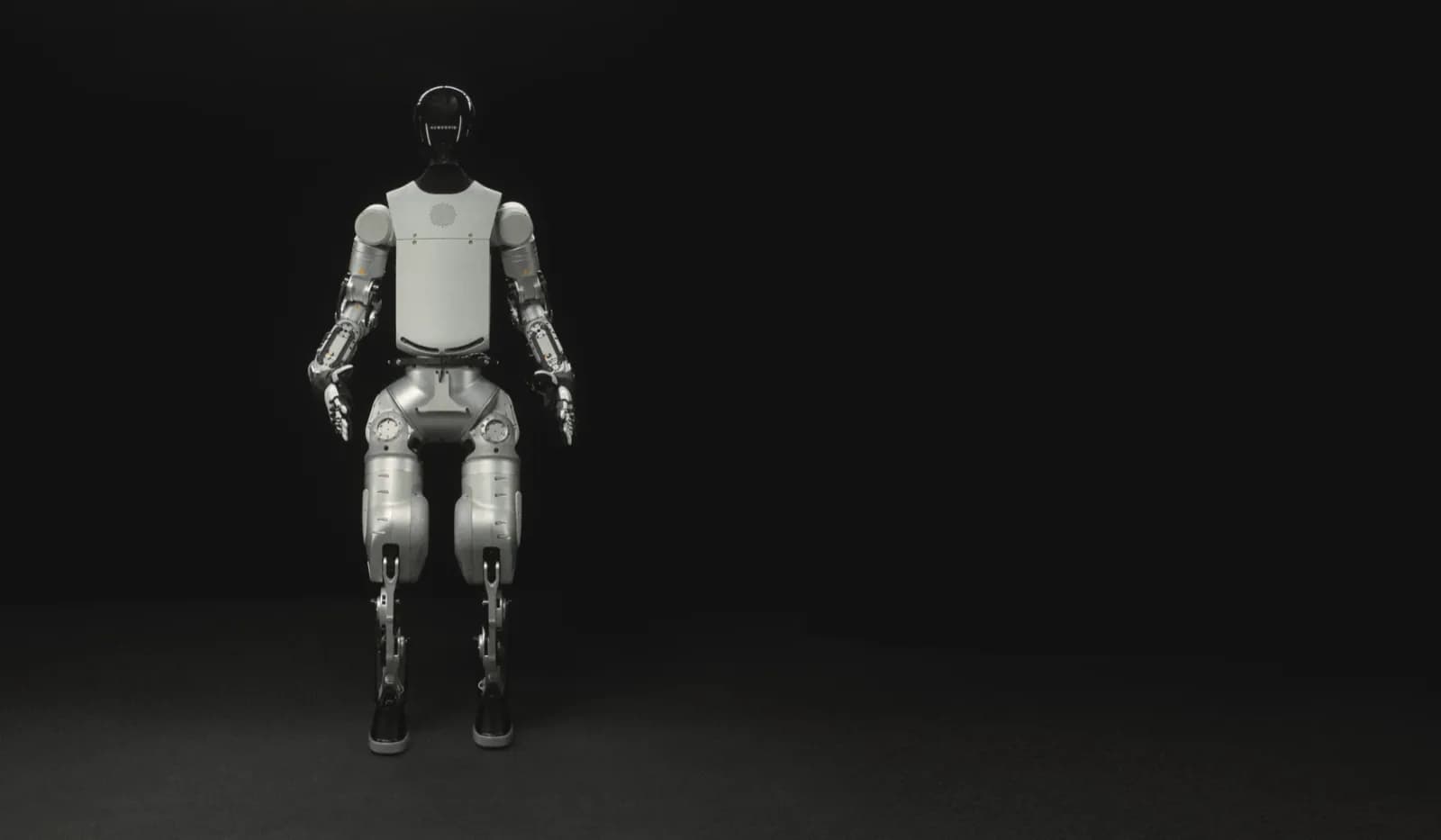 HMND 01 Alpha Bipedal humanoid robot — official Humanoid image 4