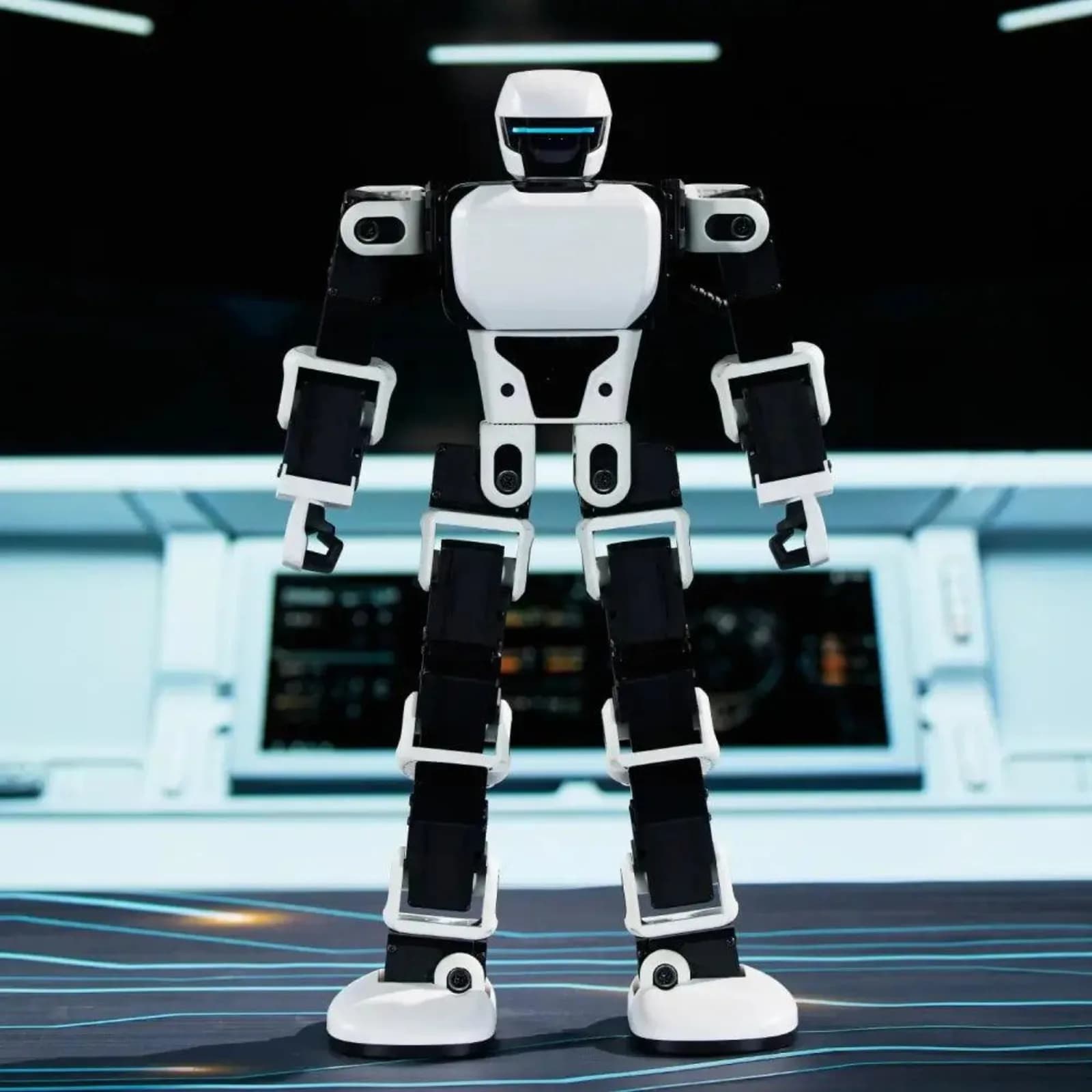 Robosen Interstellar Scout K1 humanoid robot — official Robosen image 2