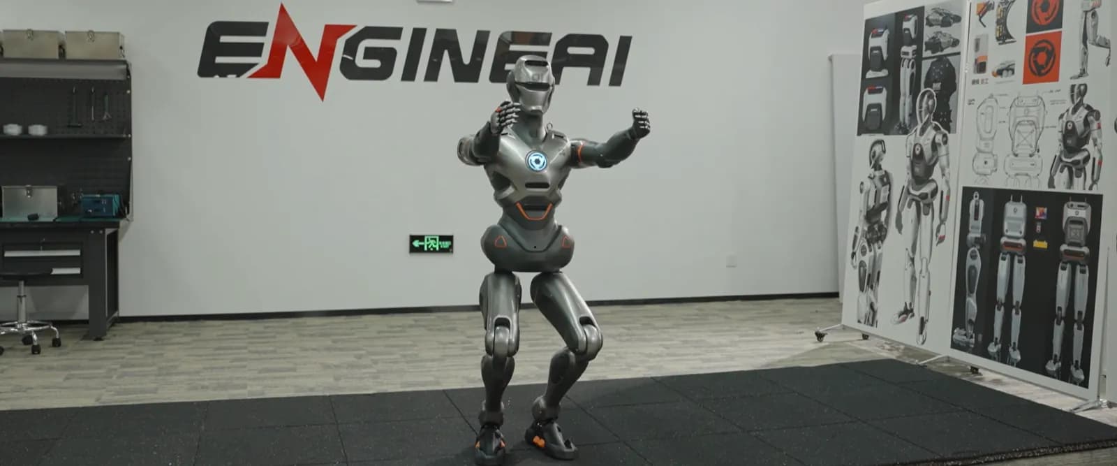 EngineAI SE01 humanoid robot — official EngineAI image 3