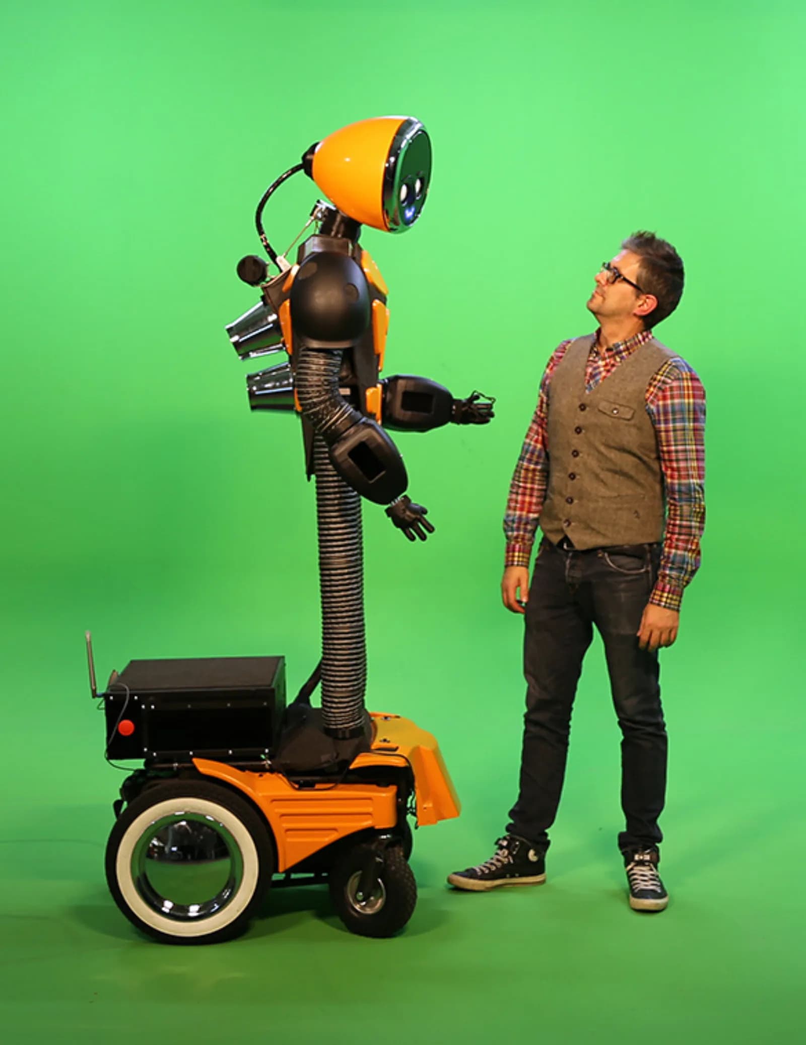 Steve stage-hosting robot — official Jan De Coster / Sulu image
